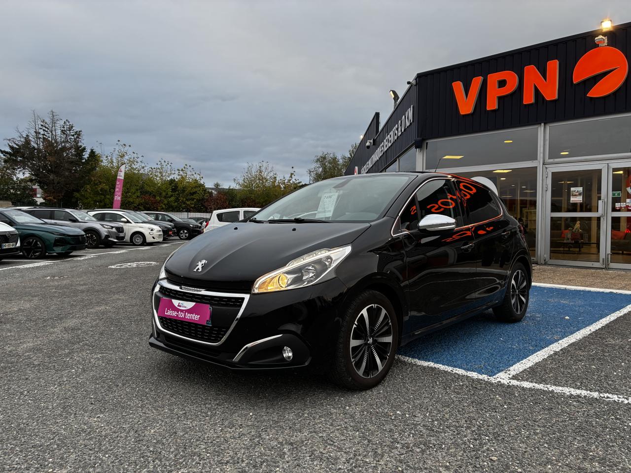 PEUGEOT 208