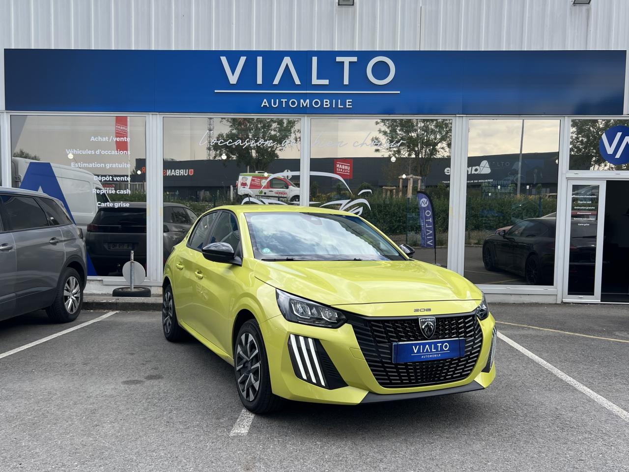 PEUGEOT 208
