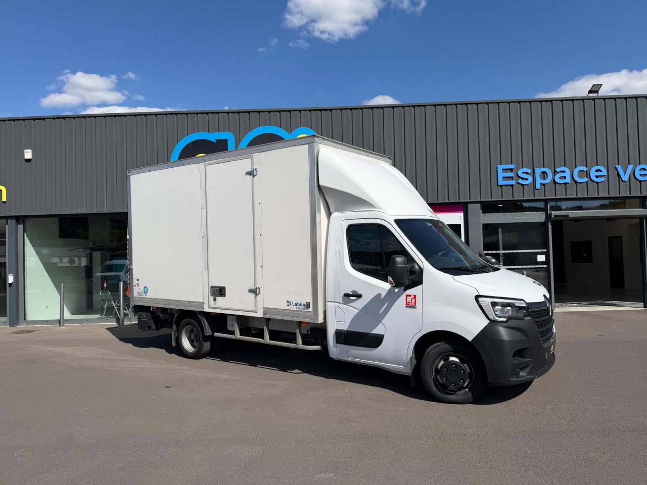 RENAULT TRUCKS MASTER Renault 20M3 HAYON RED EDITION BY RENAULT TRUCK ROUES JUMELÉE PRIX TTC