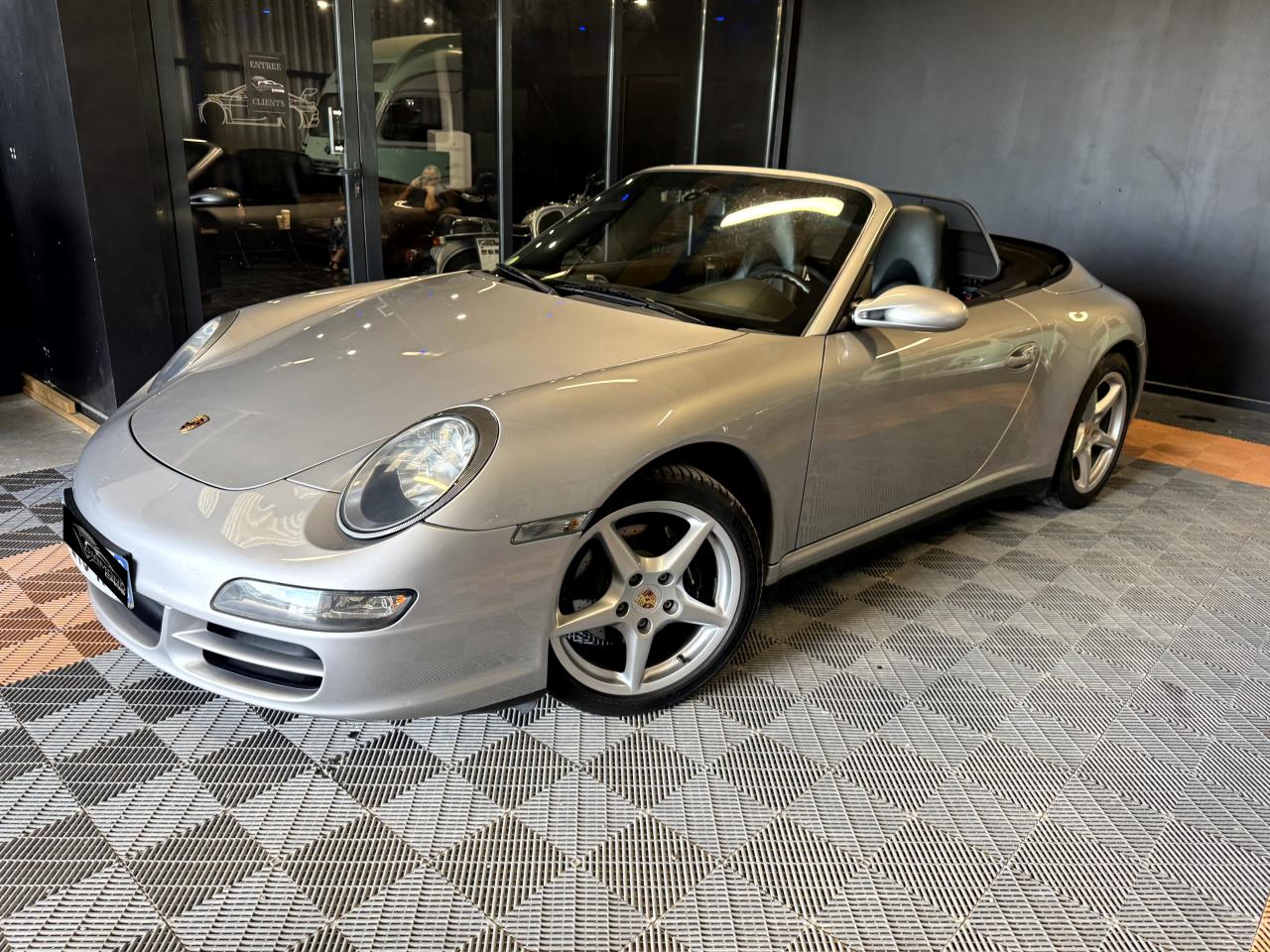 PORSCHE 911
