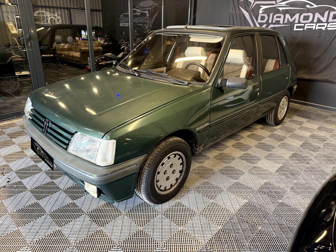 PEUGEOT 205