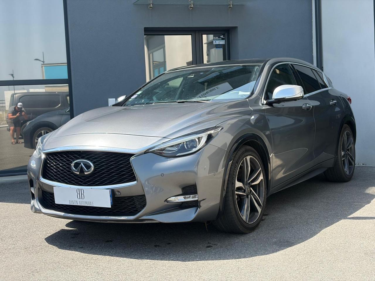 INFINITI Q30