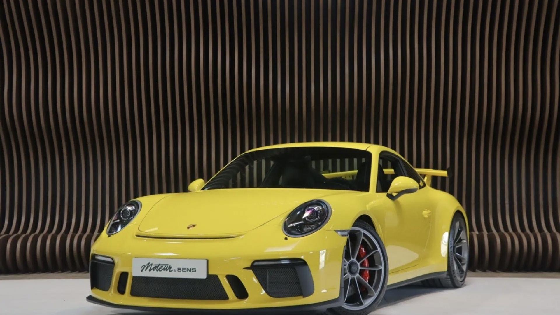 PORSCHE 911