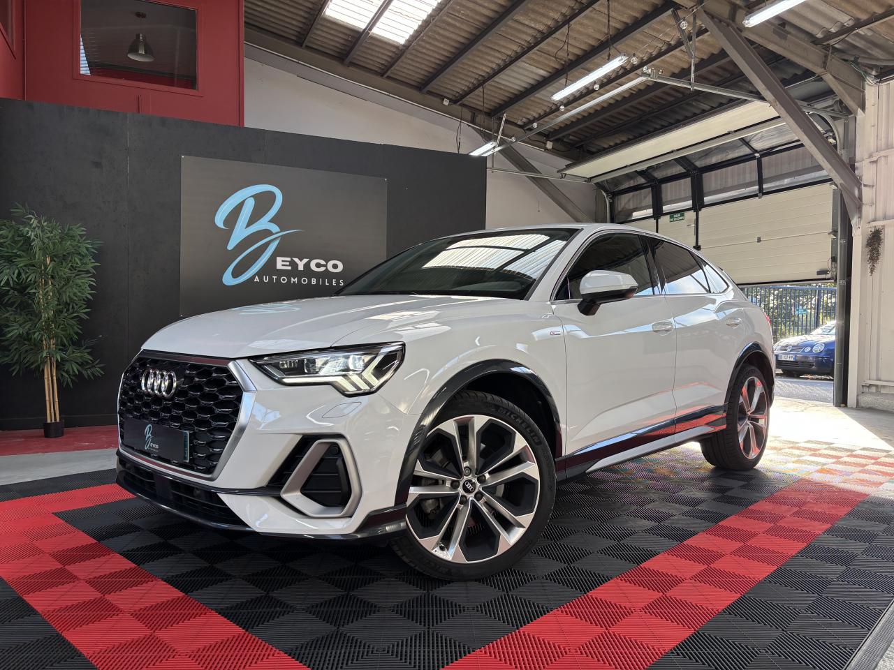 AUDI Q3