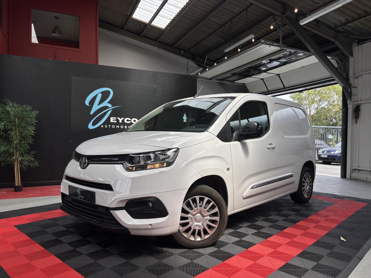 TOYOTA PROACE CITY 1.5 D-4D 100 Ch BUSINESS - TVA RÉCUPÉRABLE - GARANTIE 6 MOIS