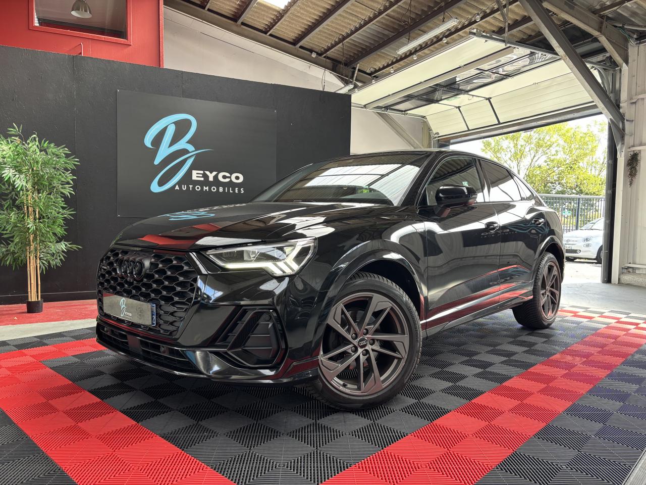 AUDI Q3