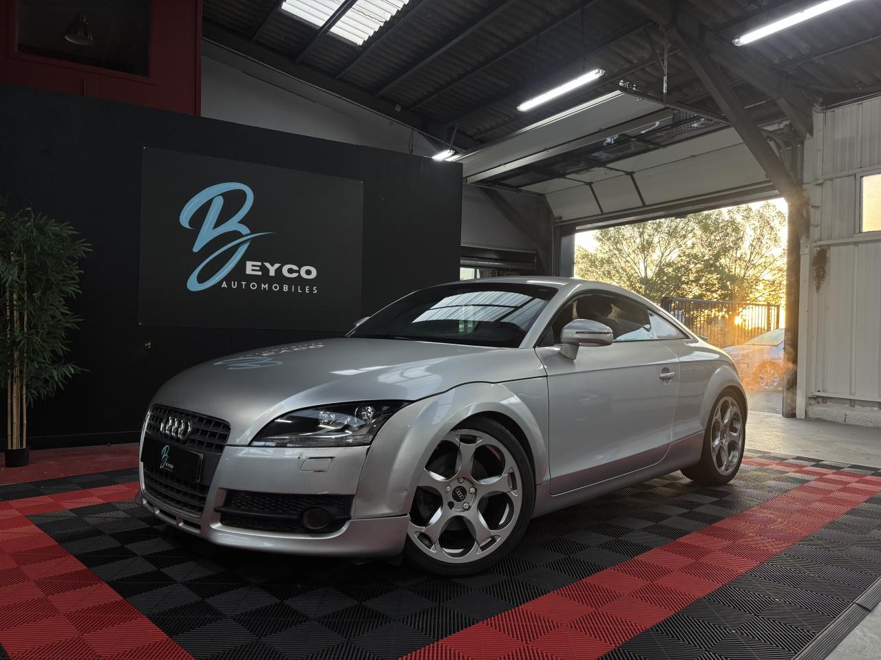 AUDI TT