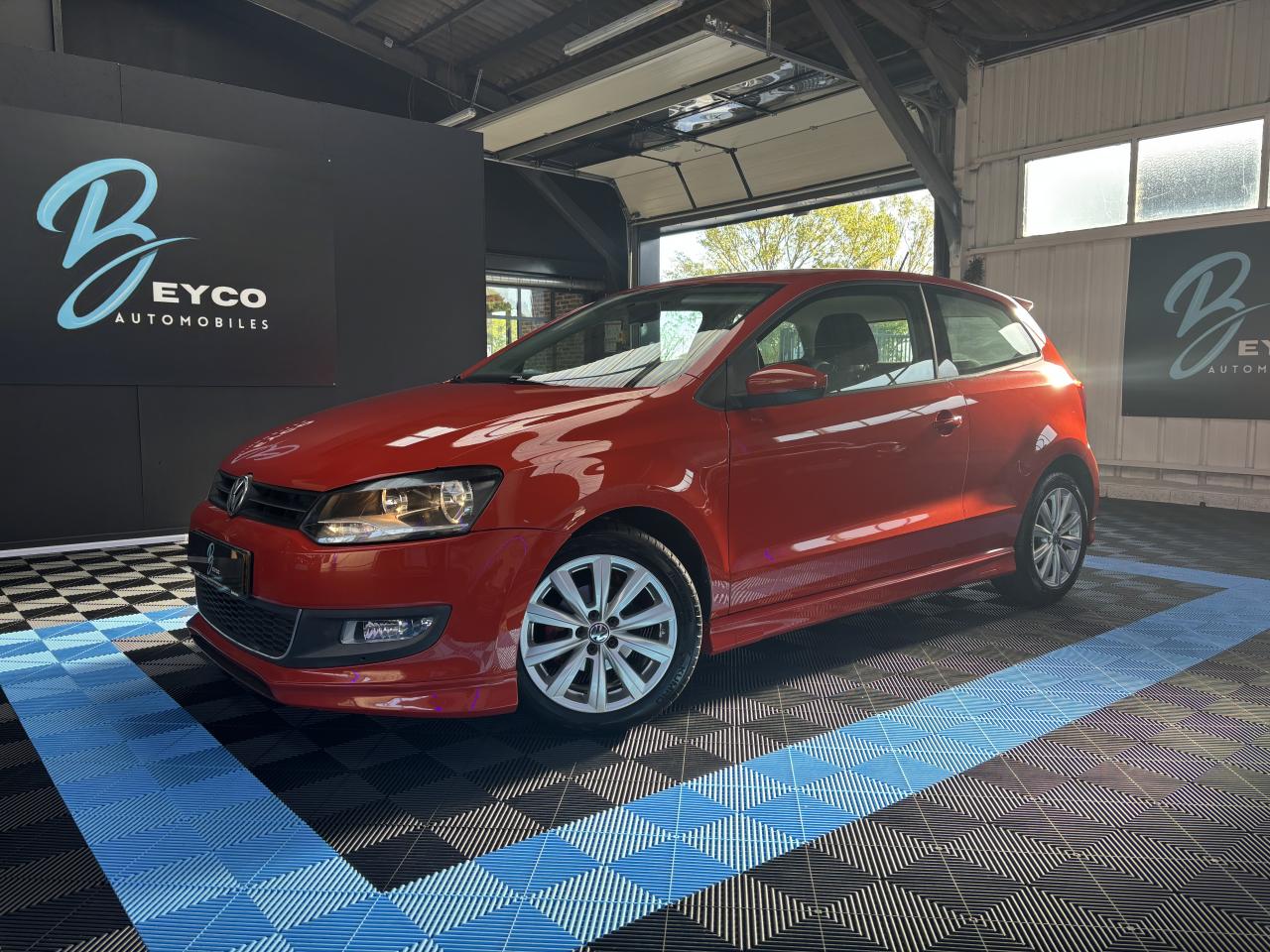 VOLKSWAGEN POLO