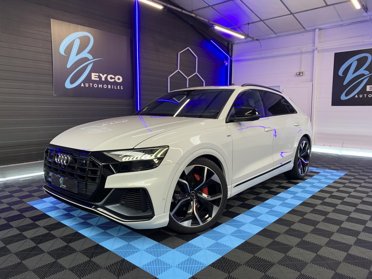 AUDI Q8