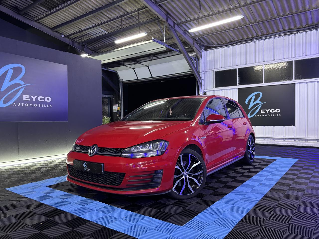 VOLKSWAGEN GOLF