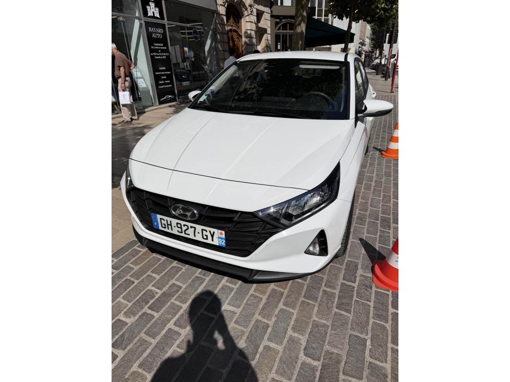 HYUNDAI i20 1.2i - 84  Initia Pack Multimedia