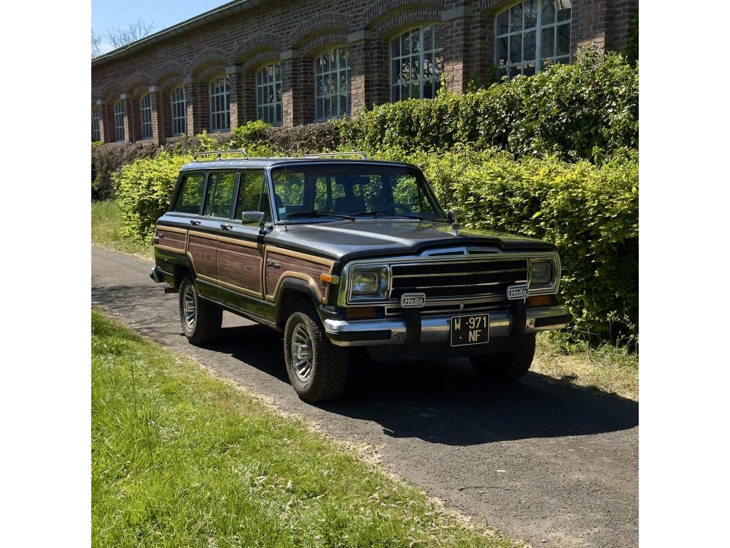 JEEP GRAND WAGONEER