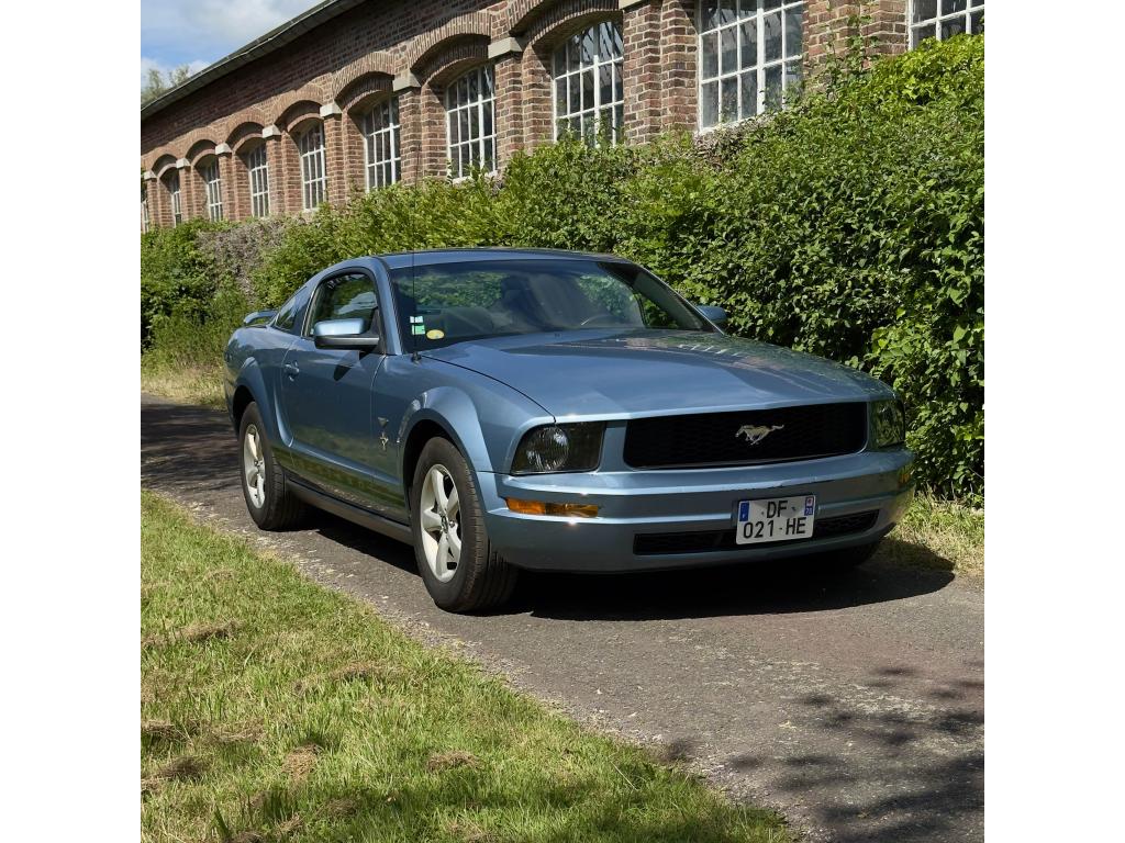FORD MUSTANG