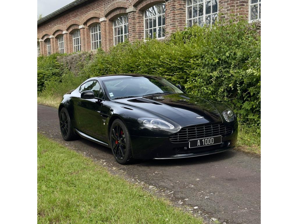 ASTON MARTIN V8 VANTAGE