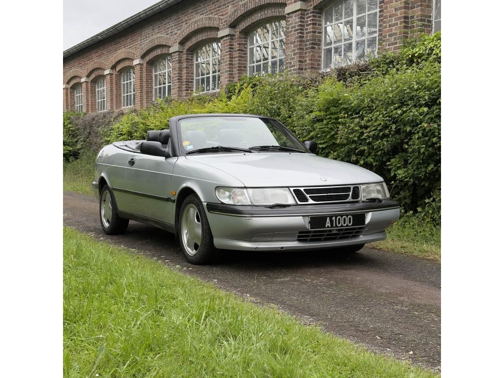 SAAB 900