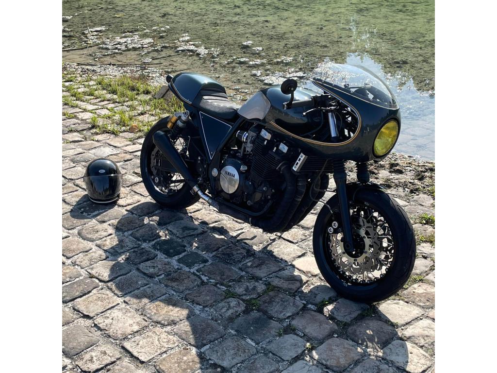 YAMAHA XJR