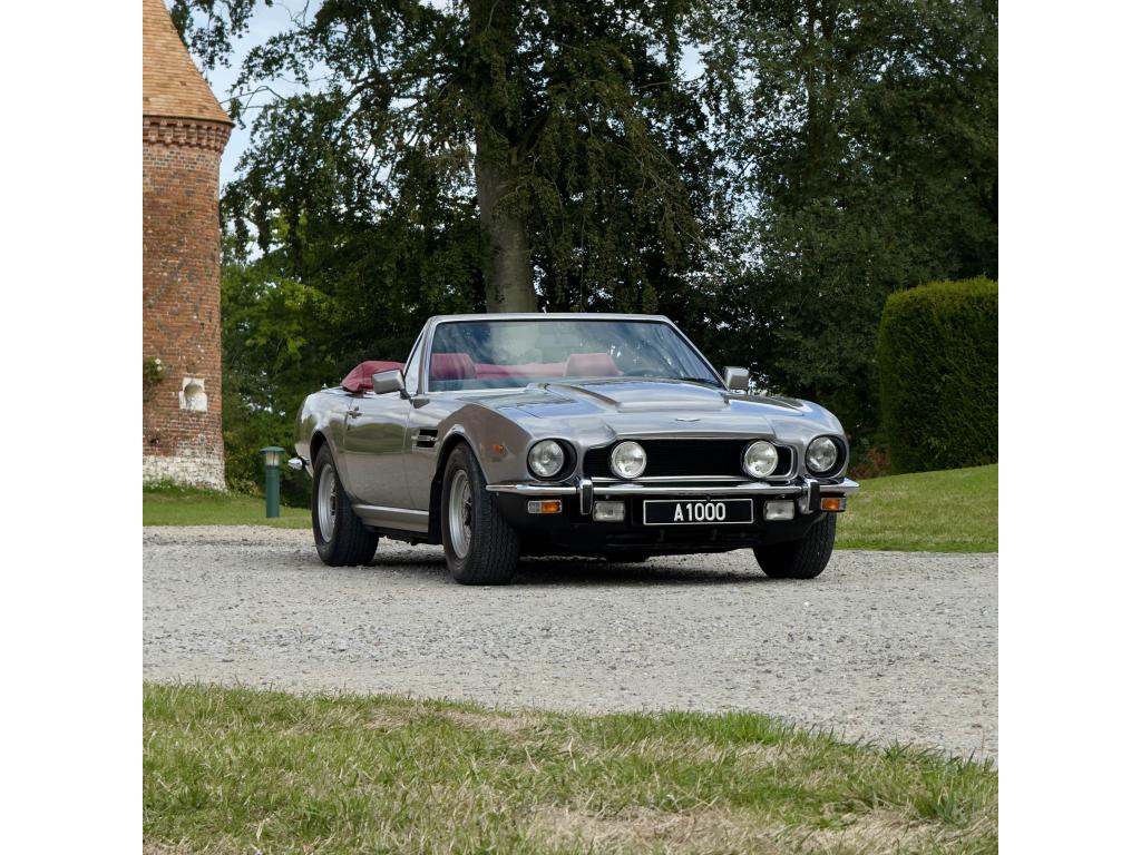 ASTON MARTIN V8 VOLANTE