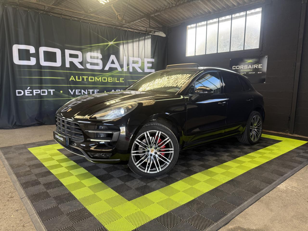 PORSCHE MACAN
