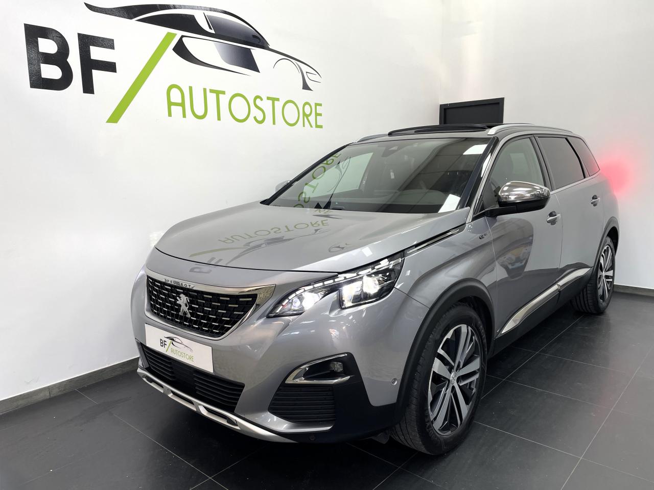 PEUGEOT 5008