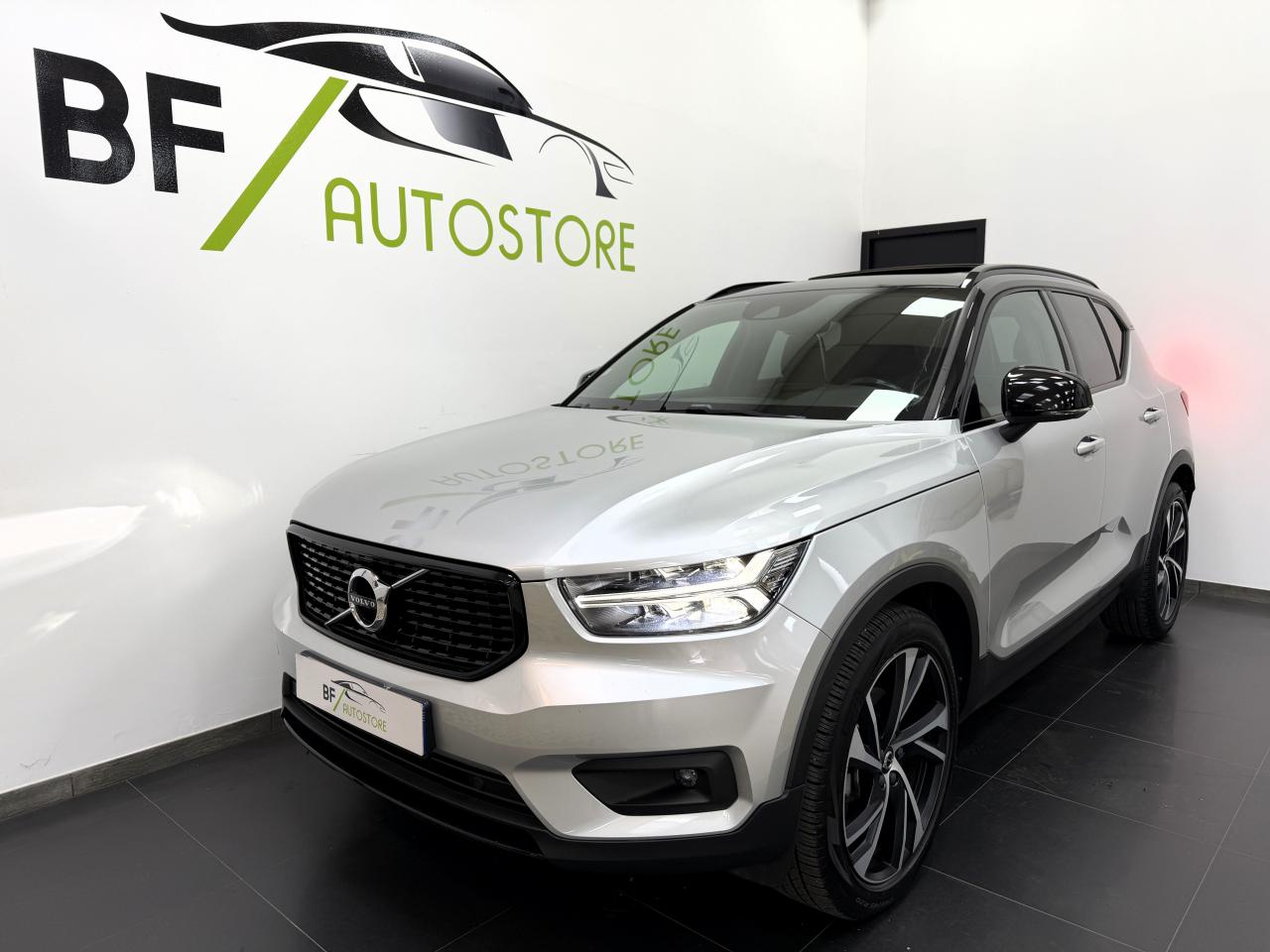 VOLVO XC40 D4 AWD AdBlue - 190 - BVA Geartronic  R-Design