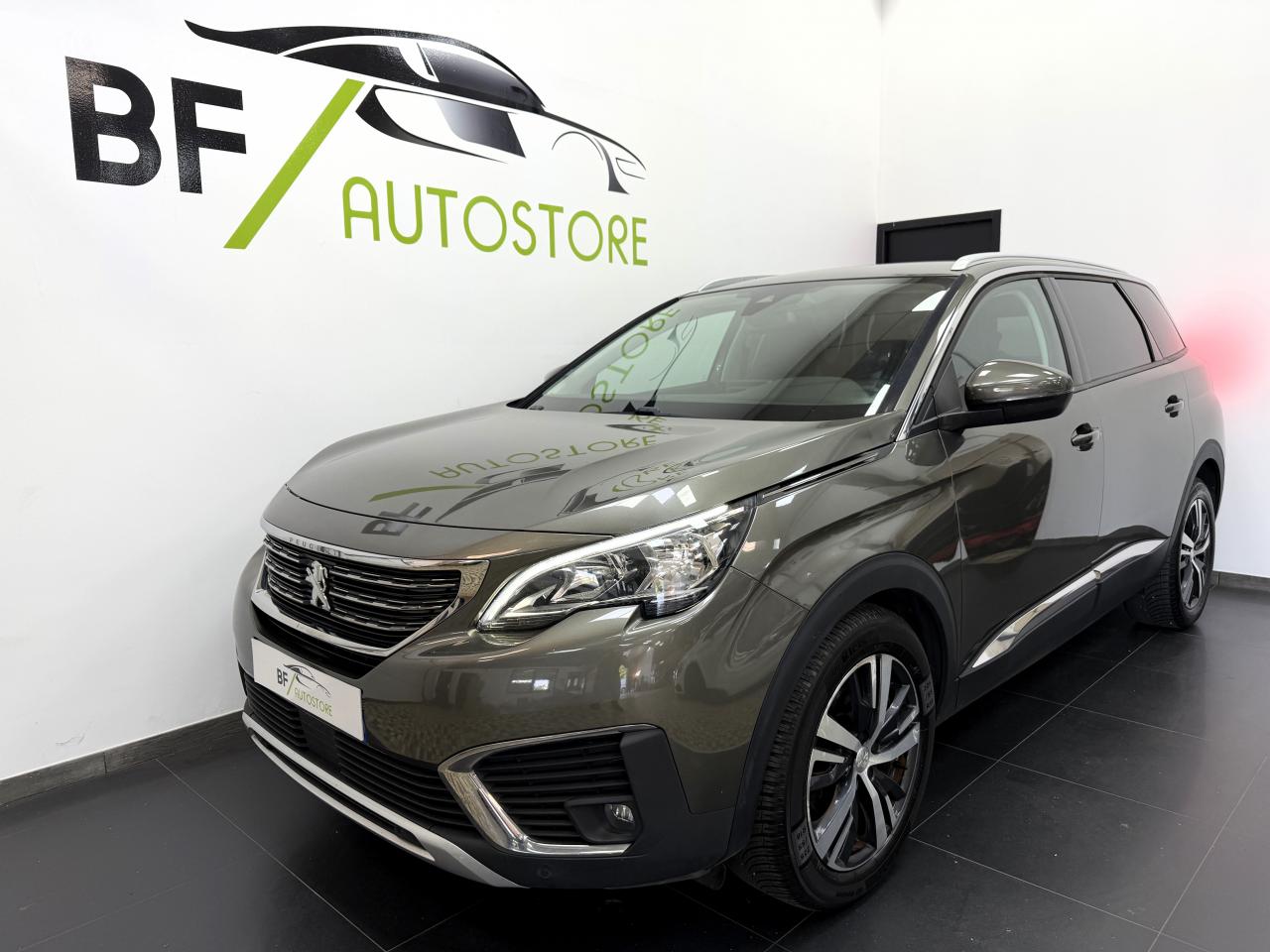 PEUGEOT 5008
