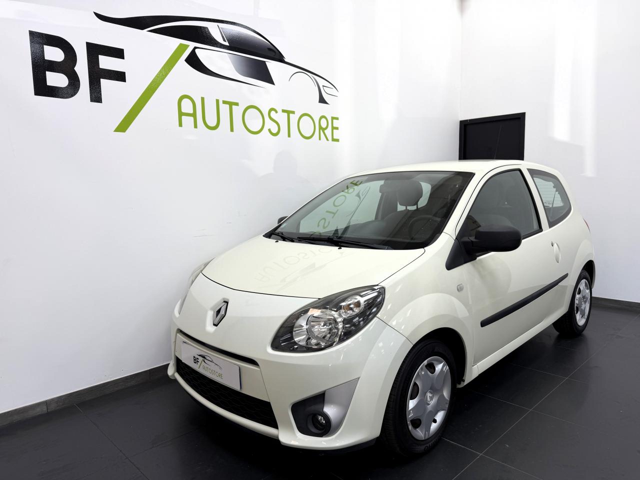 RENAULT TWINGO 1.2i 16V 75 Authentique