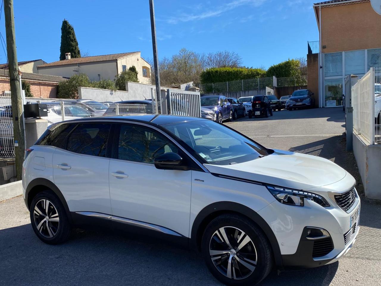 PEUGEOT 3008