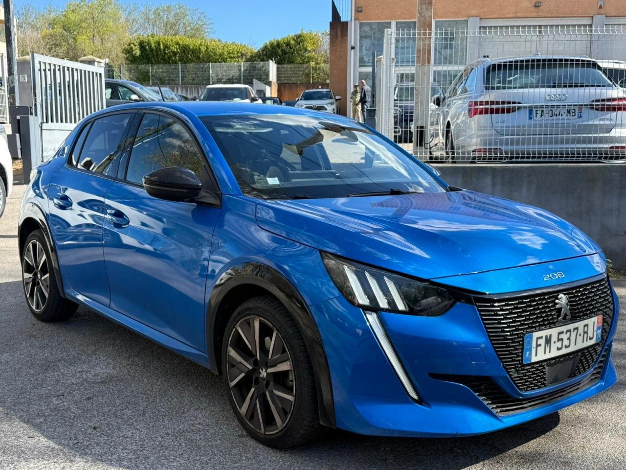 PEUGEOT 208