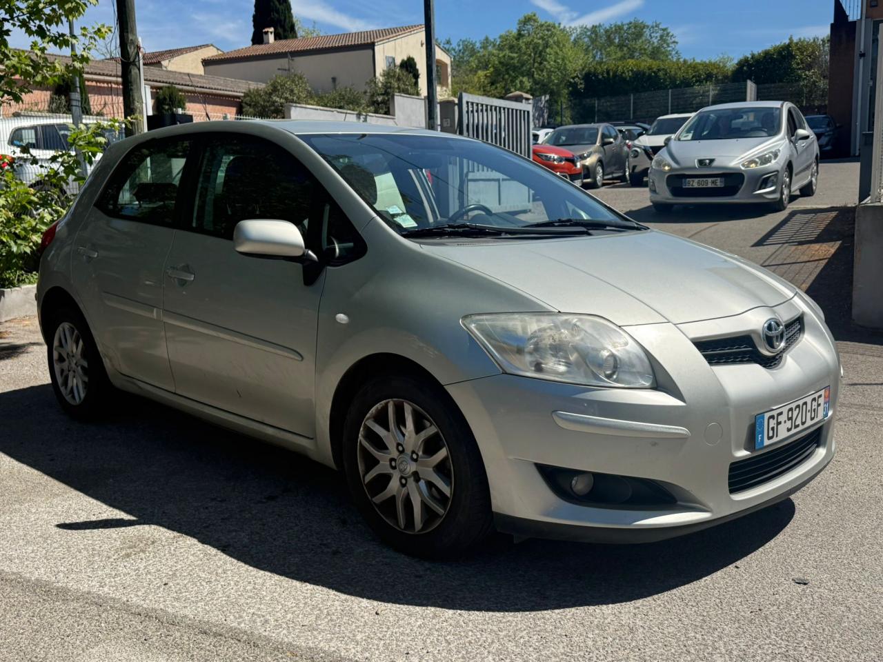 TOYOTA AURIS