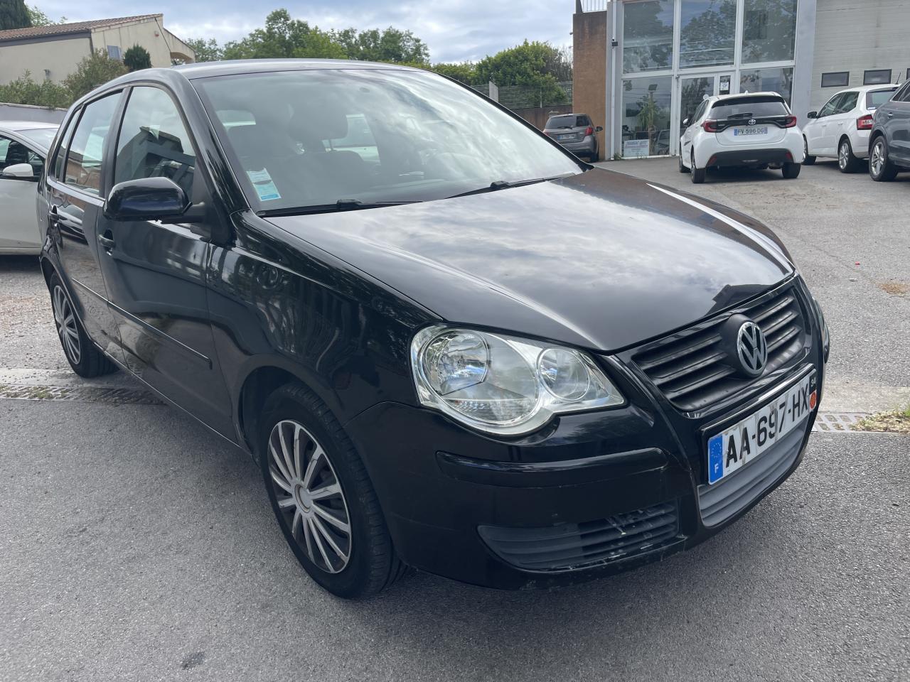 VOLKSWAGEN POLO