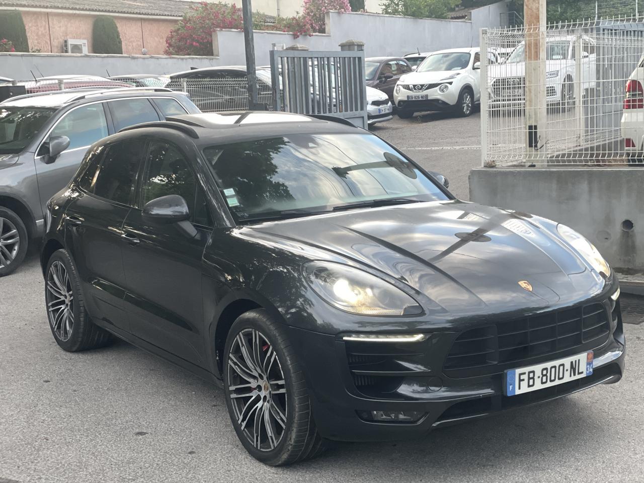 PORSCHE MACAN