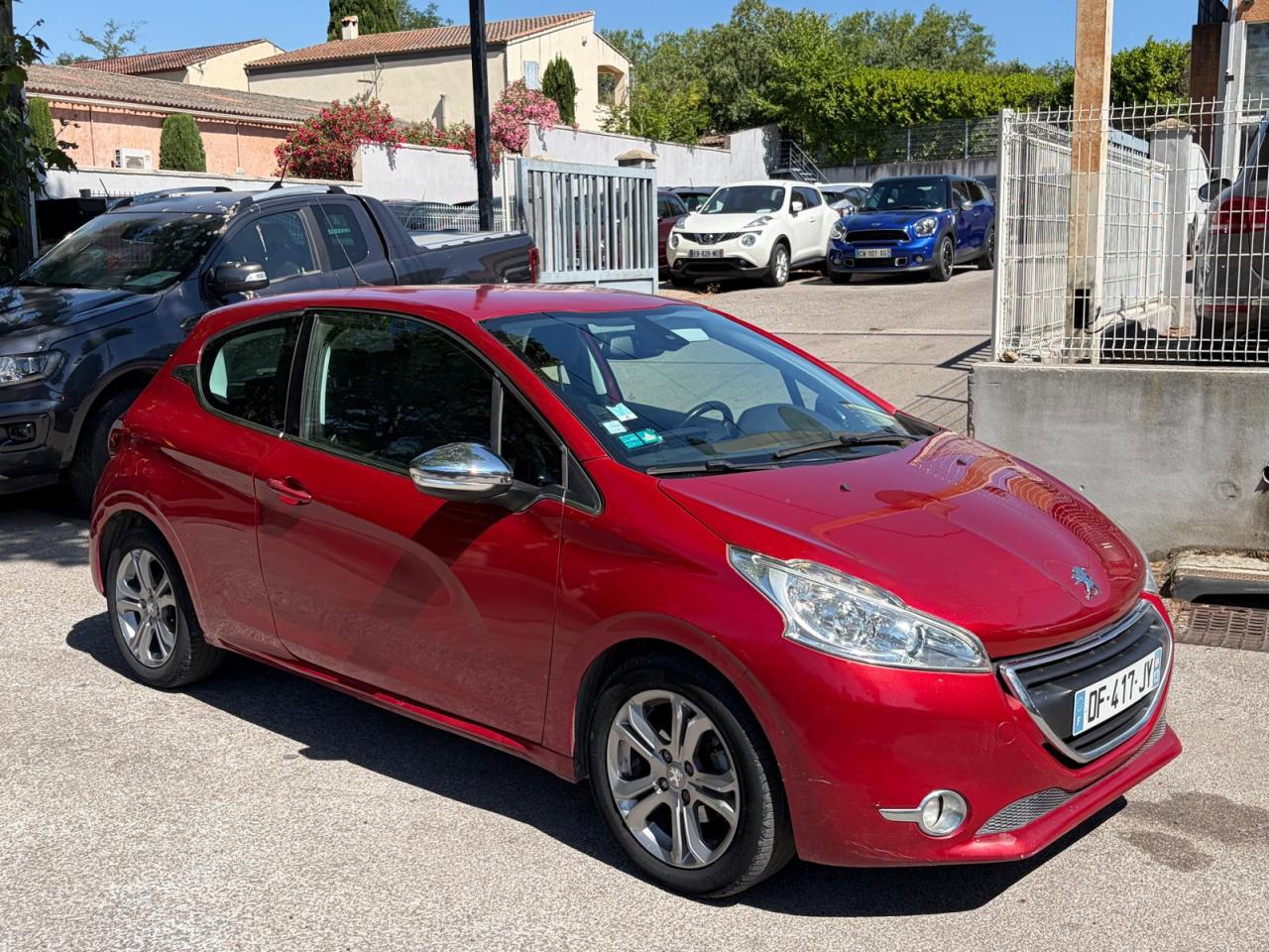 PEUGEOT 208
