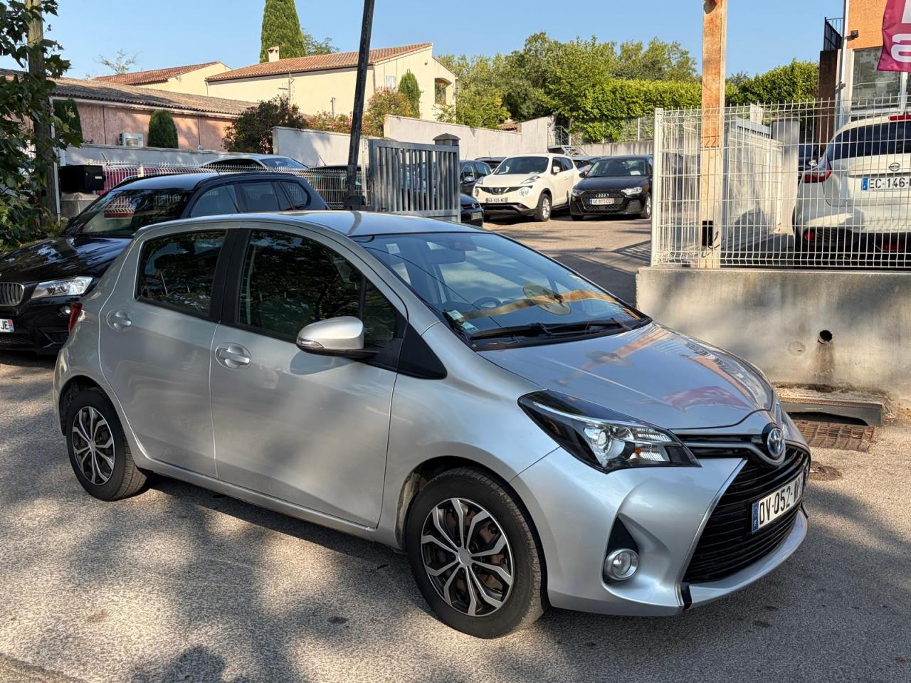 TOYOTA YARIS Hybride 100h - SEULEMENT 53 000 KM