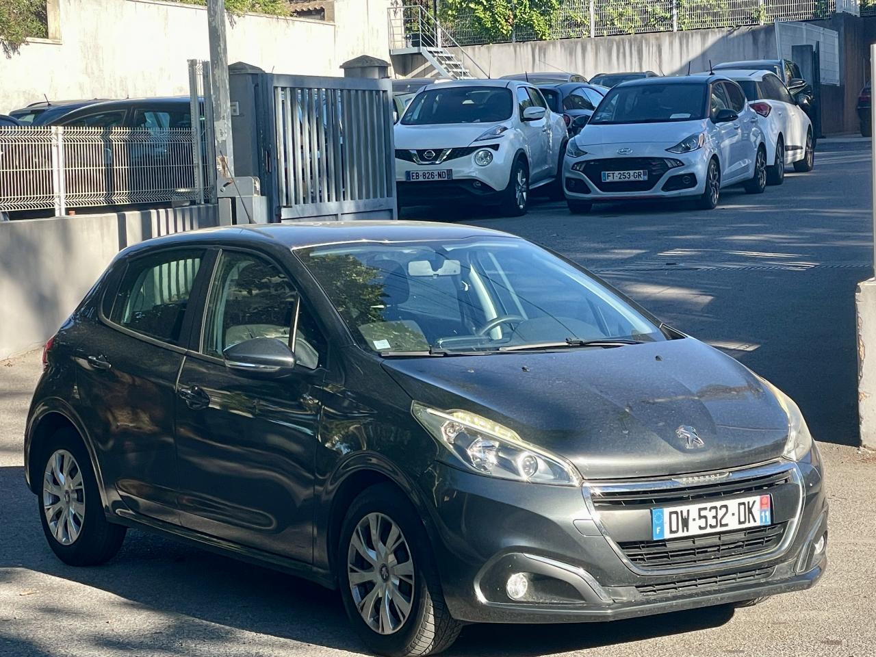 PEUGEOT 208