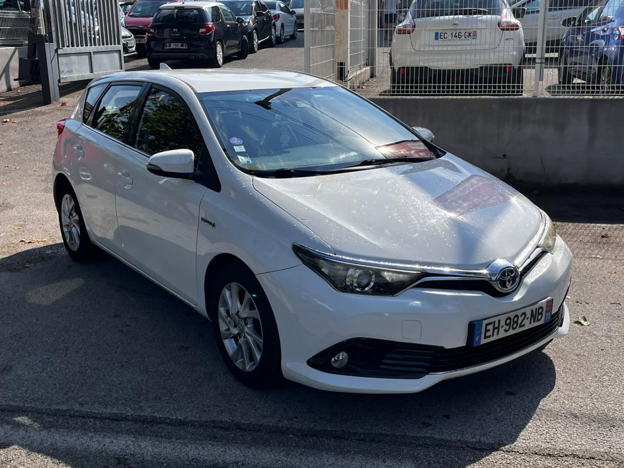 TOYOTA AURIS Hybride 136h - BV CVT   Dynamic ENTRETIEN COMPLET