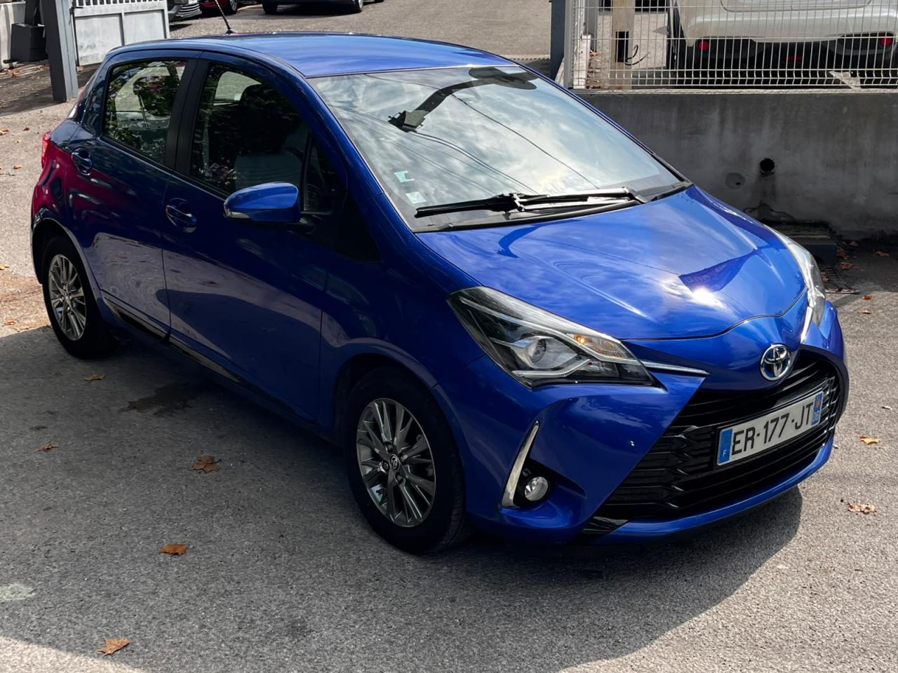 TOYOTA YARIS Hybride 100h - BV e-CVT  Dynamic