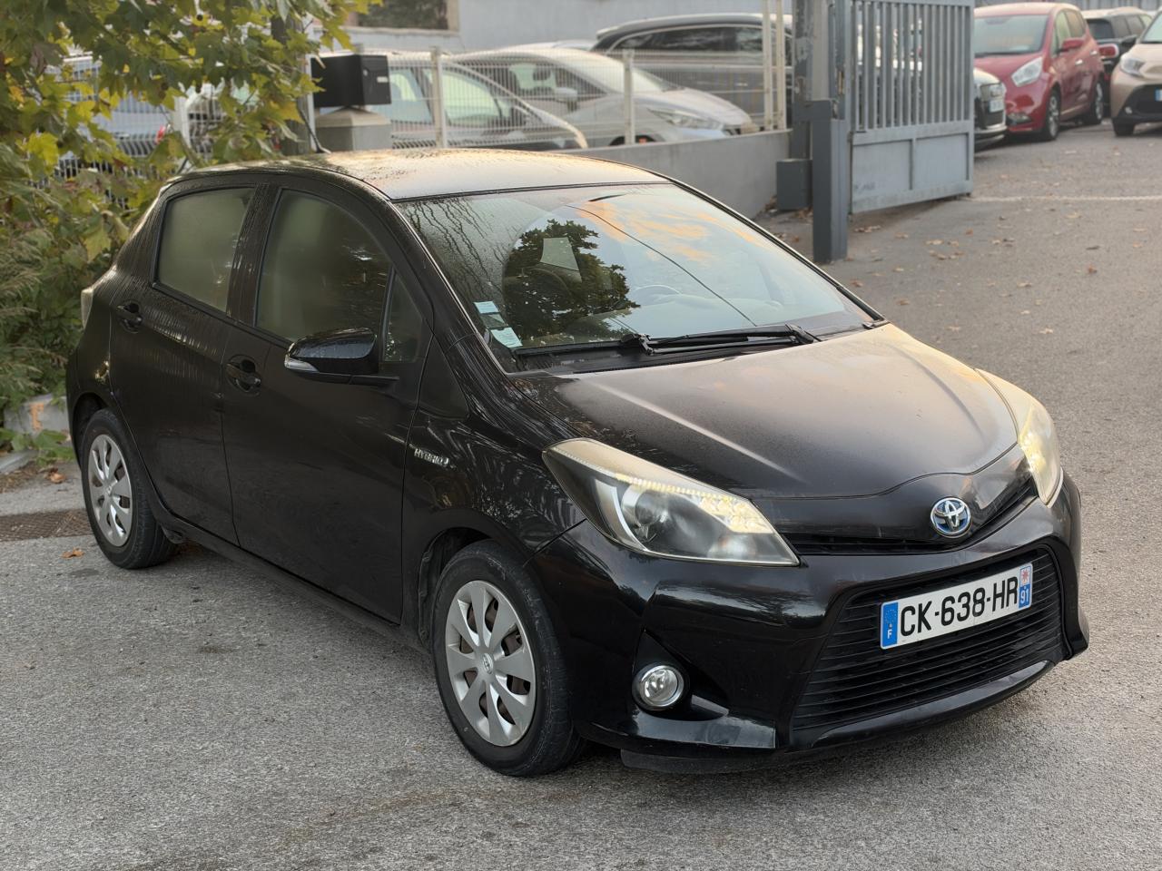 TOYOTA YARIS Hybride 100h - BV CVT   Dynamic SEULEMENT 89 000 KM