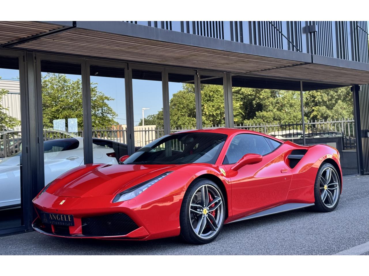 FERRARI 488 3.9 V8