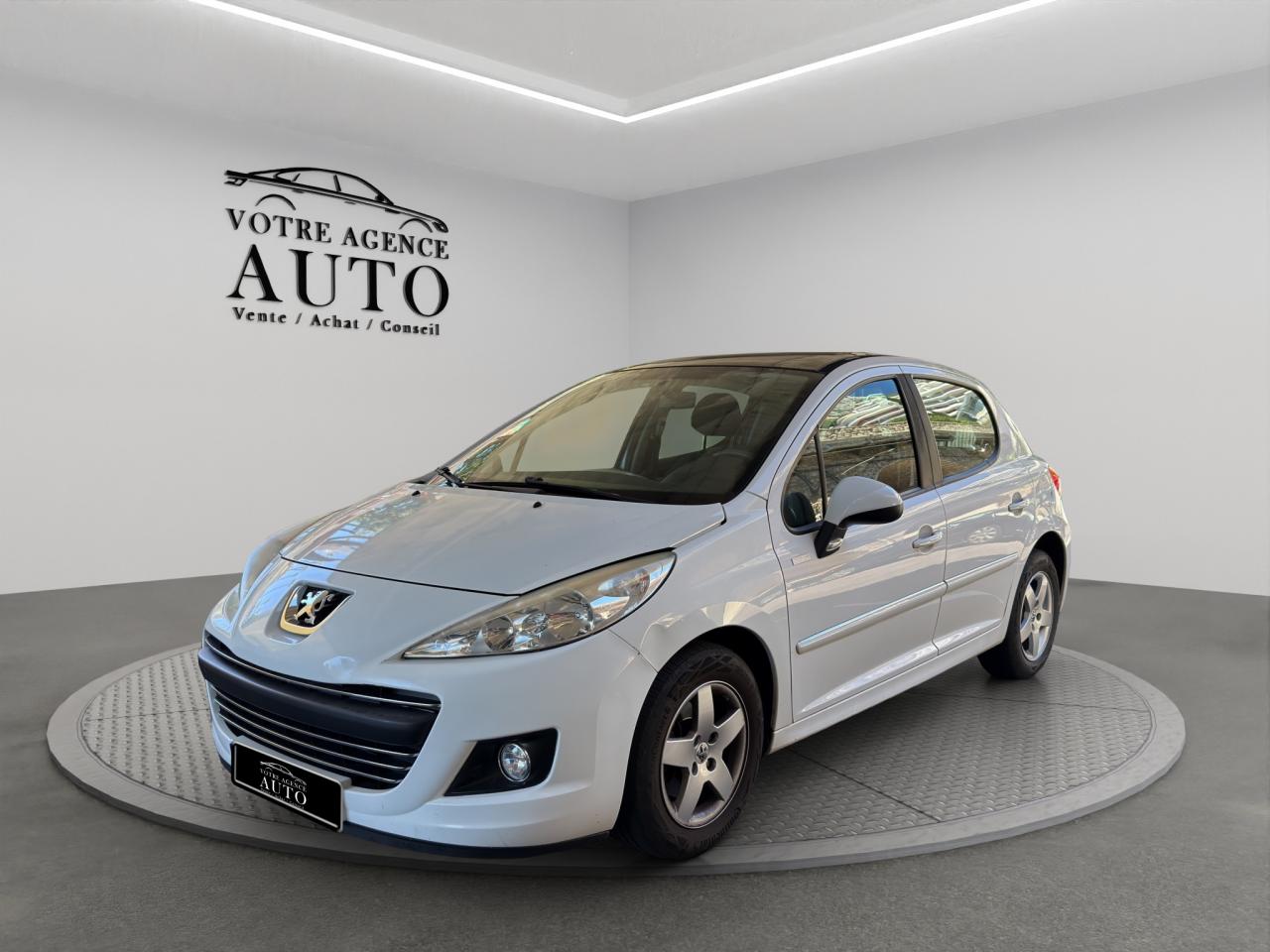 PEUGEOT 207 1.4 VTi 16V BERLINE MILLESIM 200 PHASE 2 *TOIT PANORAMIQUE*