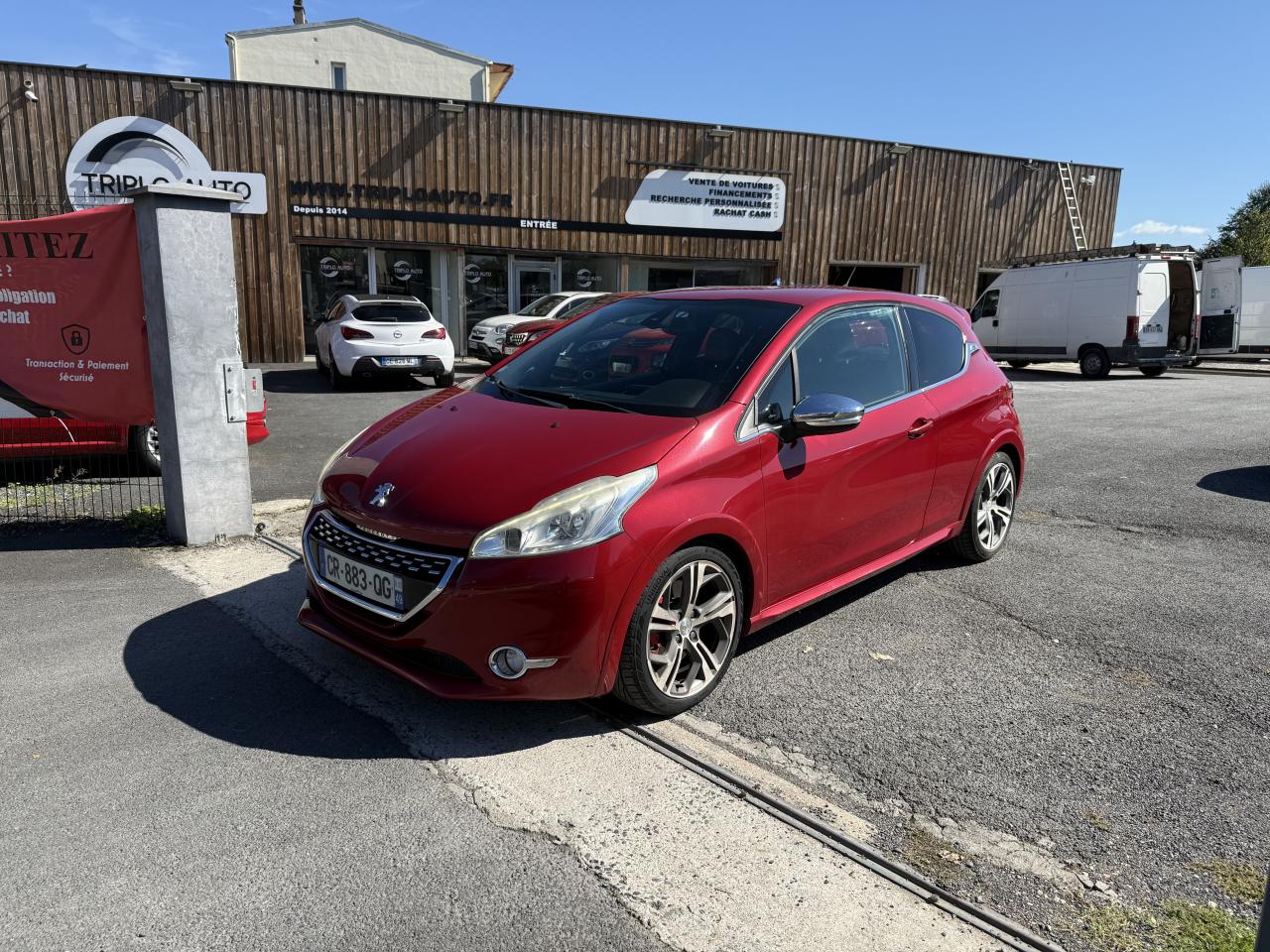 PEUGEOT 208