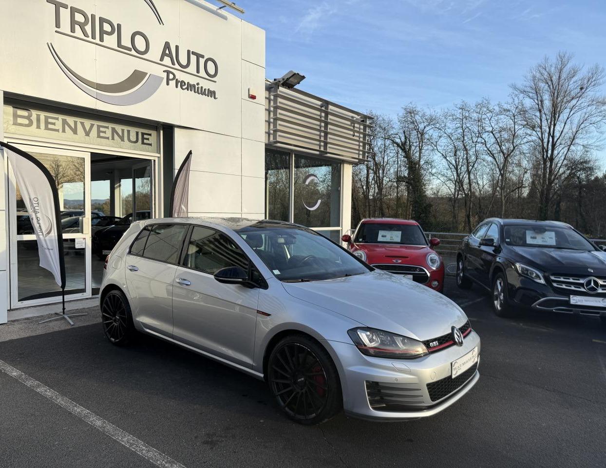VOLKSWAGEN GOLF