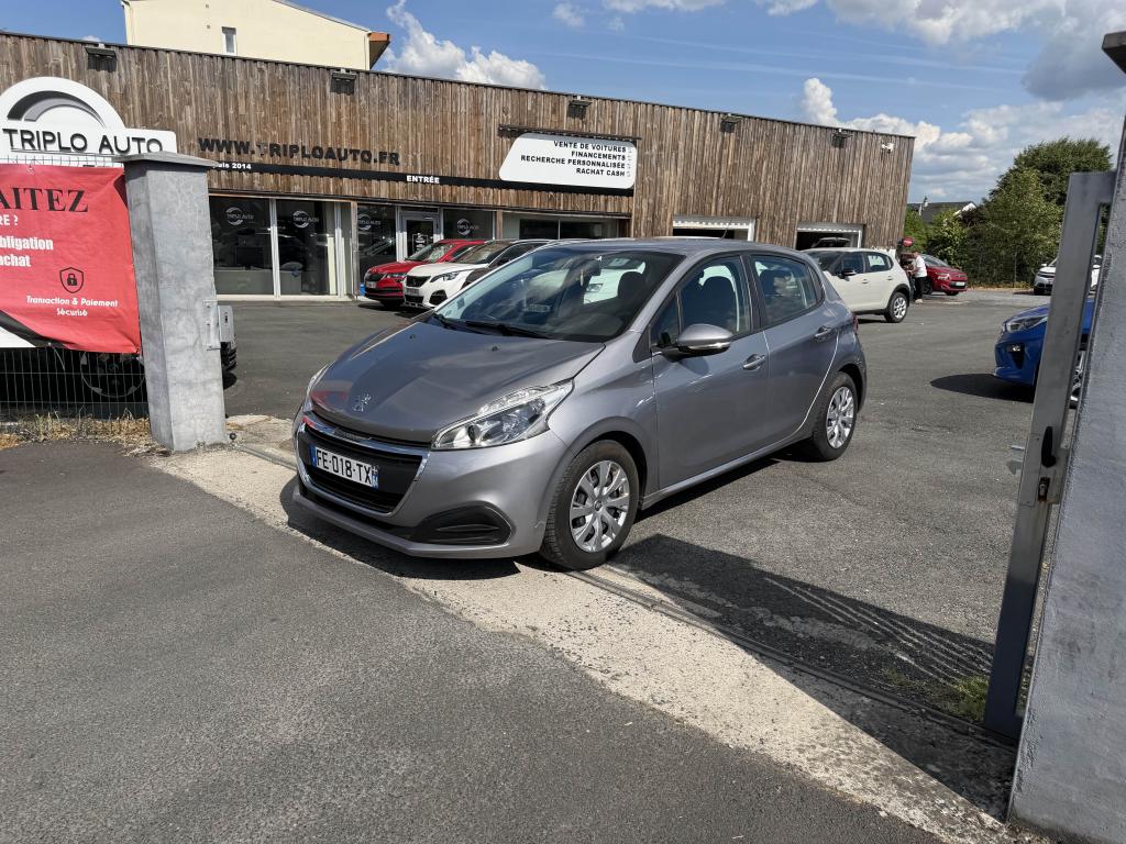 PEUGEOT 208