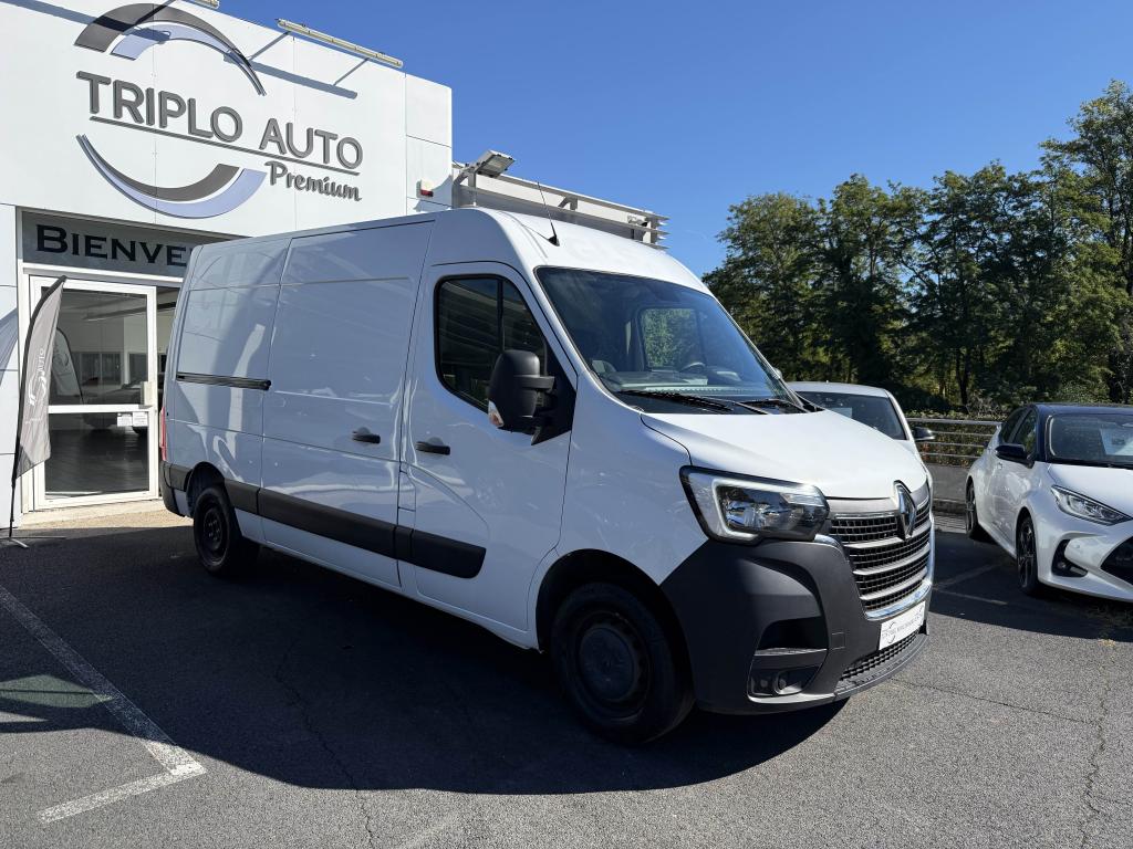 RENAULT MASTER Confort F3300 L2H2 2.3 Blue dCi - 135 TVA RECUPERABLE + ATTELAGE + CLIM