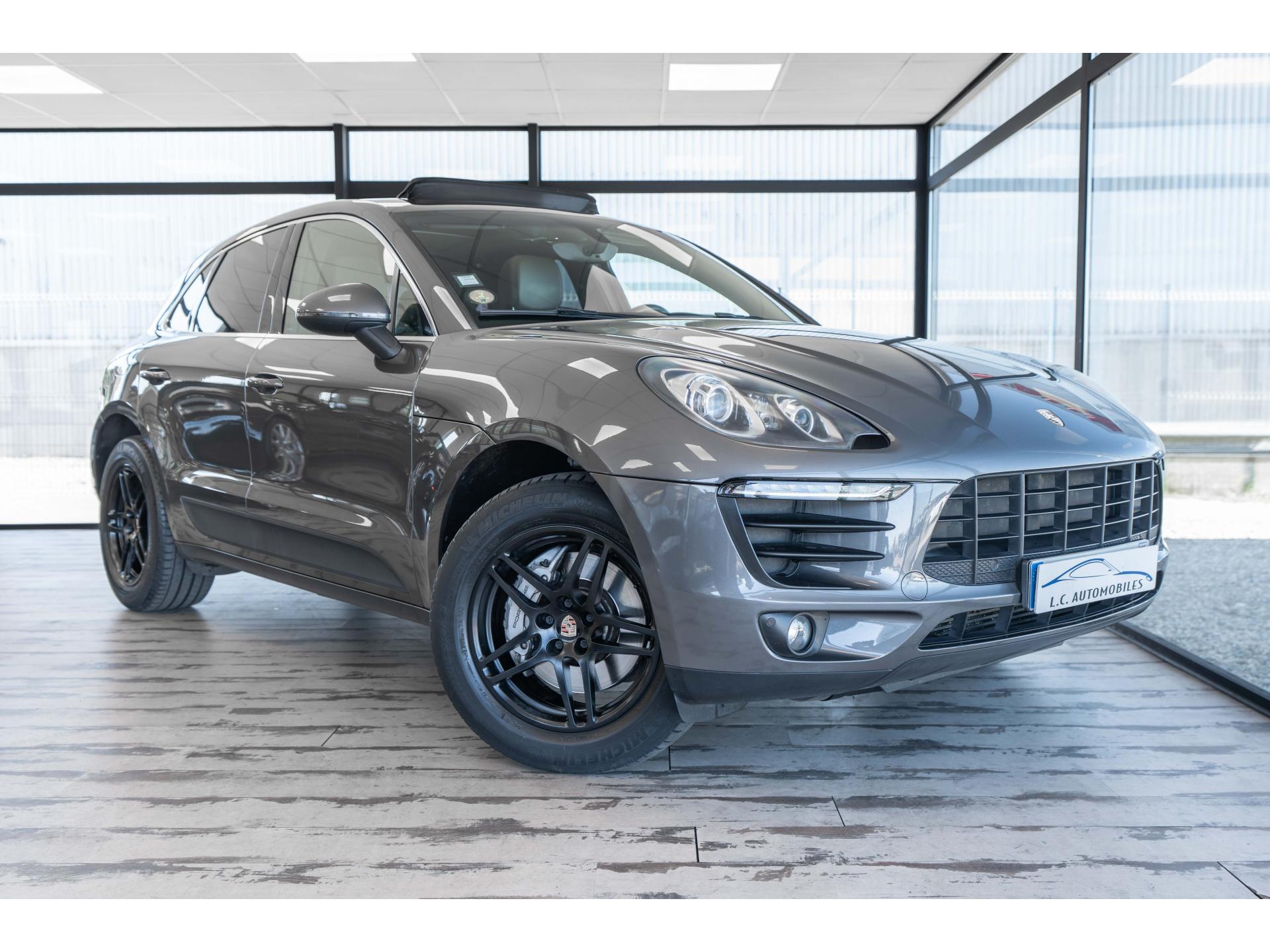 PORSCHE MACAN