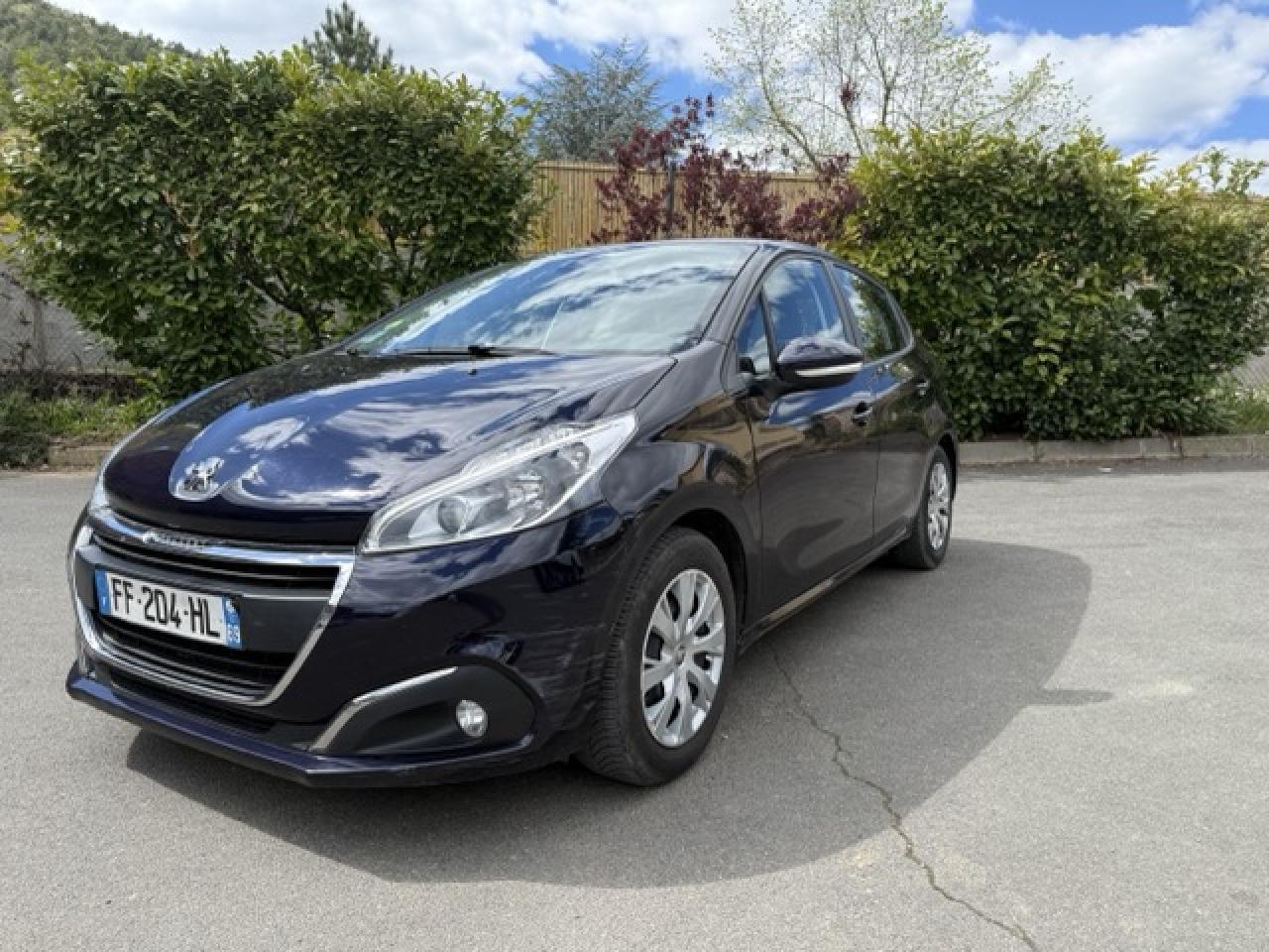 PEUGEOT 208