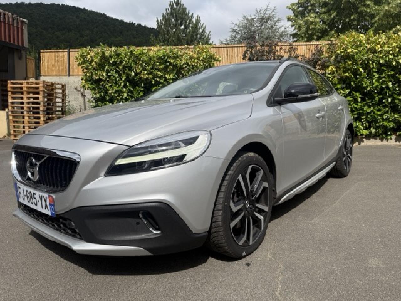VOLVO V40 Cross Country D3 - 150 - BVA Geartronic   CROSS COUNTRY . PHASE 2