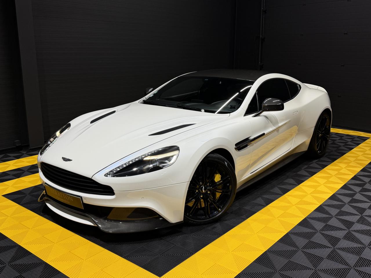 ASTON MARTIN VANQUISH CARBON WHITE EDITION 5.9 V12 576 cv BVA8 - CONFIG UNIQUE - IMMAT FRANCAISE