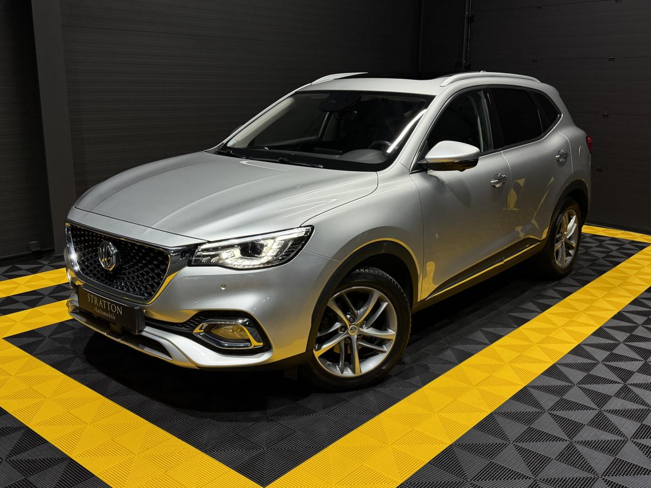 MG MOTOR EHS LUXURY 258 cv PHEV hybride rechargeable  - TOIT PANO / CAMERA 360°  / CUIR
