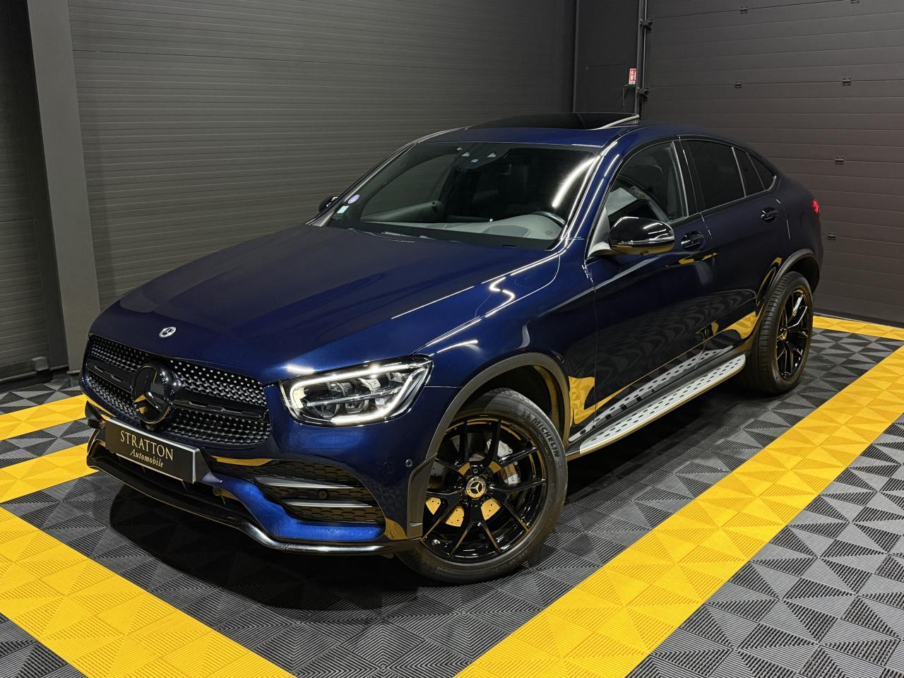 MERCEDES CLASSE GLC 300e Coupé AMG LINE 320 cv hybride rechargeable - TOIT PANO / ATTELAGE / CAMERA 360 ( GLC300e 300 e