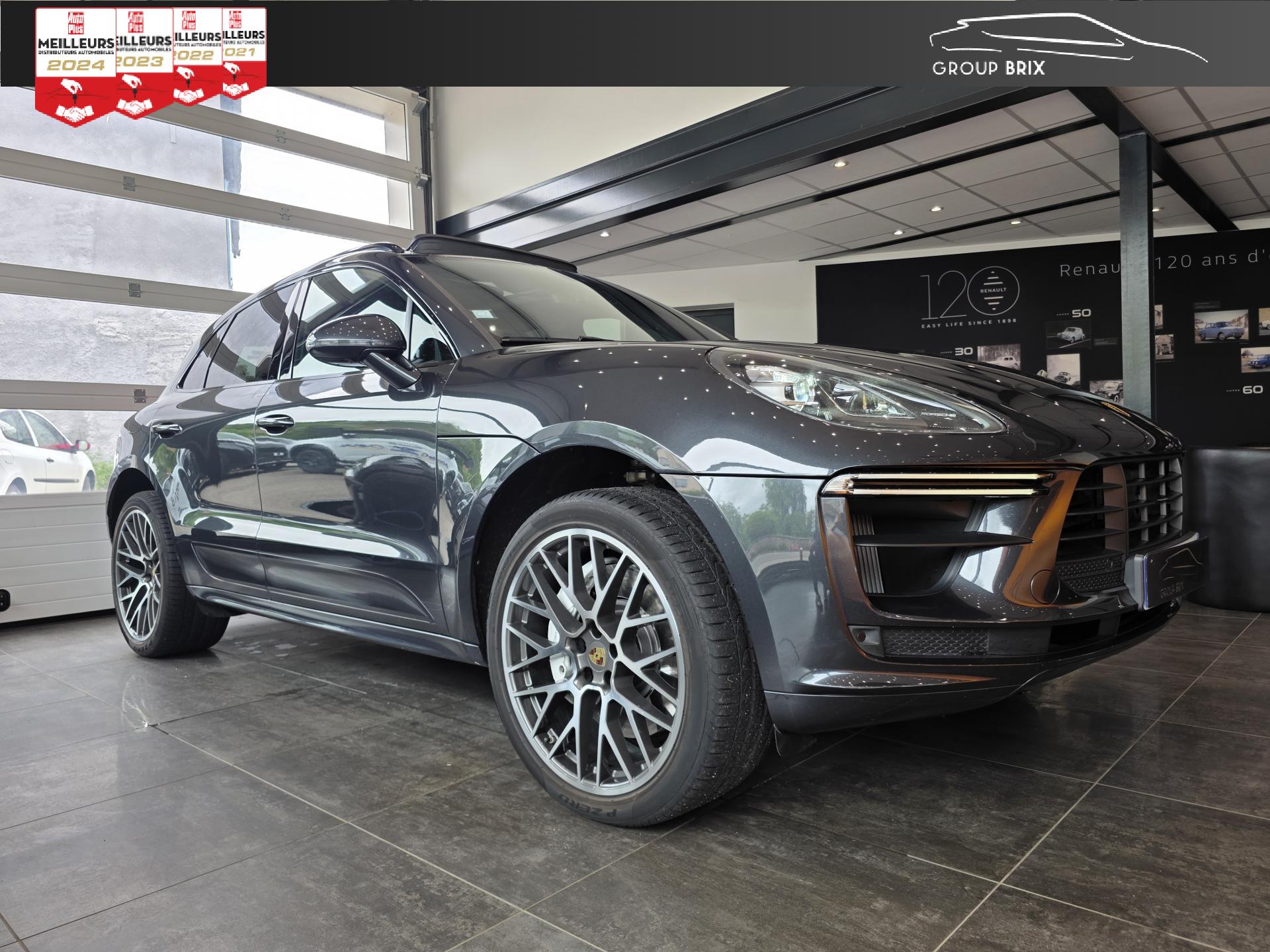 PORSCHE MACAN